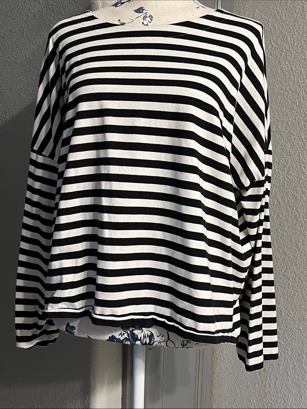 Classic Black & White Striped Long-Sleeve Top Thick Cotton.